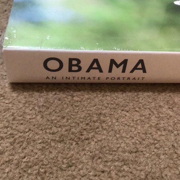 🌸NEW🌸 Obama Book: An Intimate Portrait By Pete Souza Sealed In Plastic - Picture 4 of 12